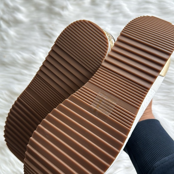 Shoes - Picture 4 of 4